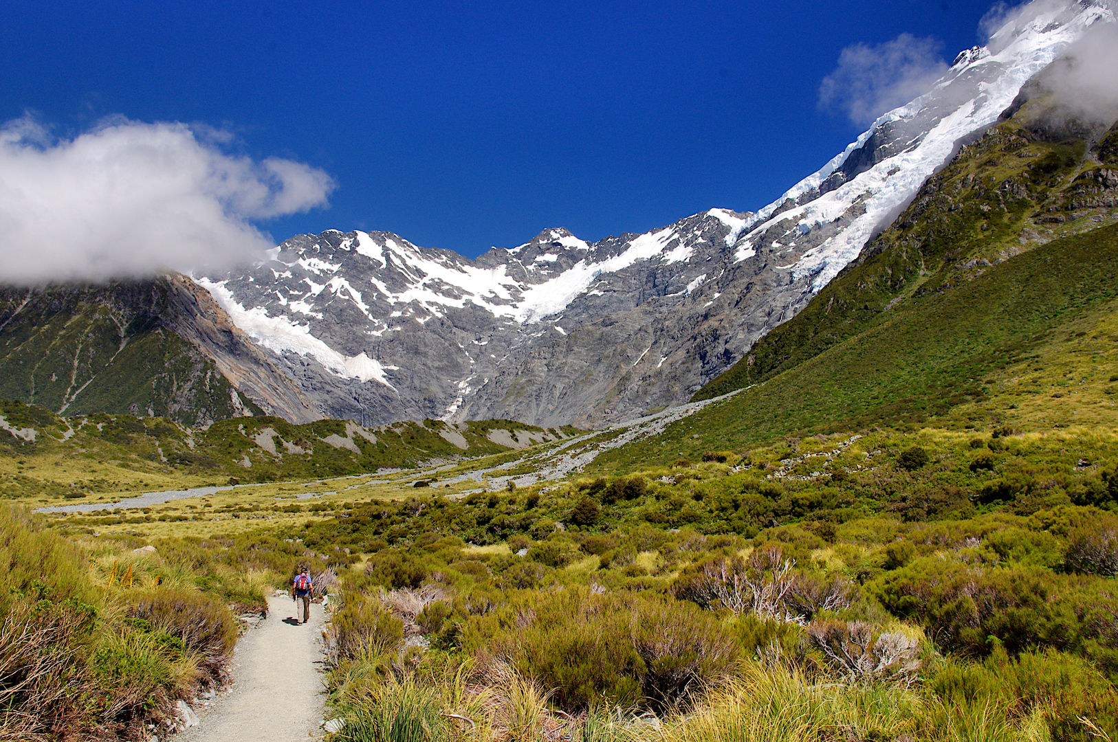 Hooker Valley Track with views to Mount Aoraki